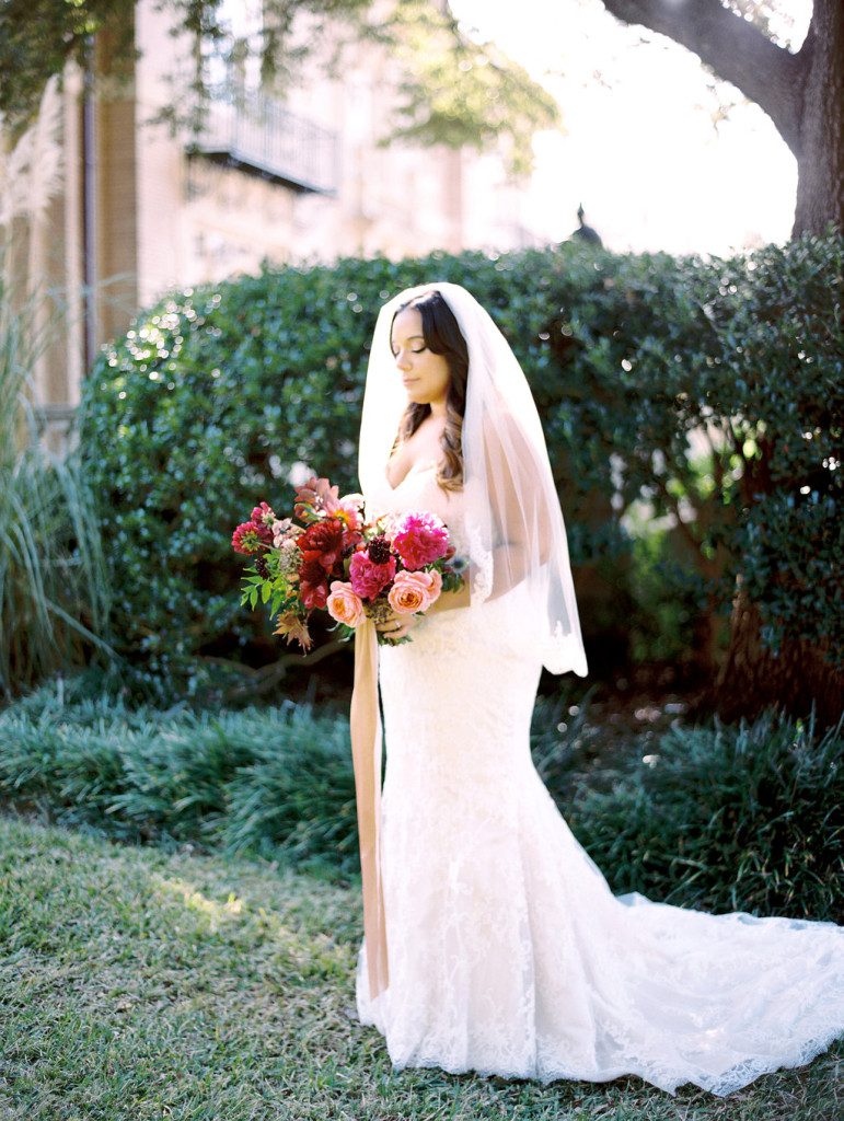 bride holding pink and burgundy bouquet at a Dallas outdoor elopement