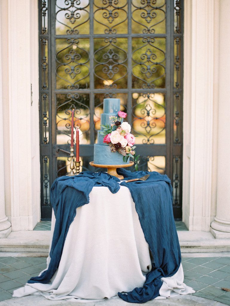 blue wedding cake at a Dallas outdoor elopement