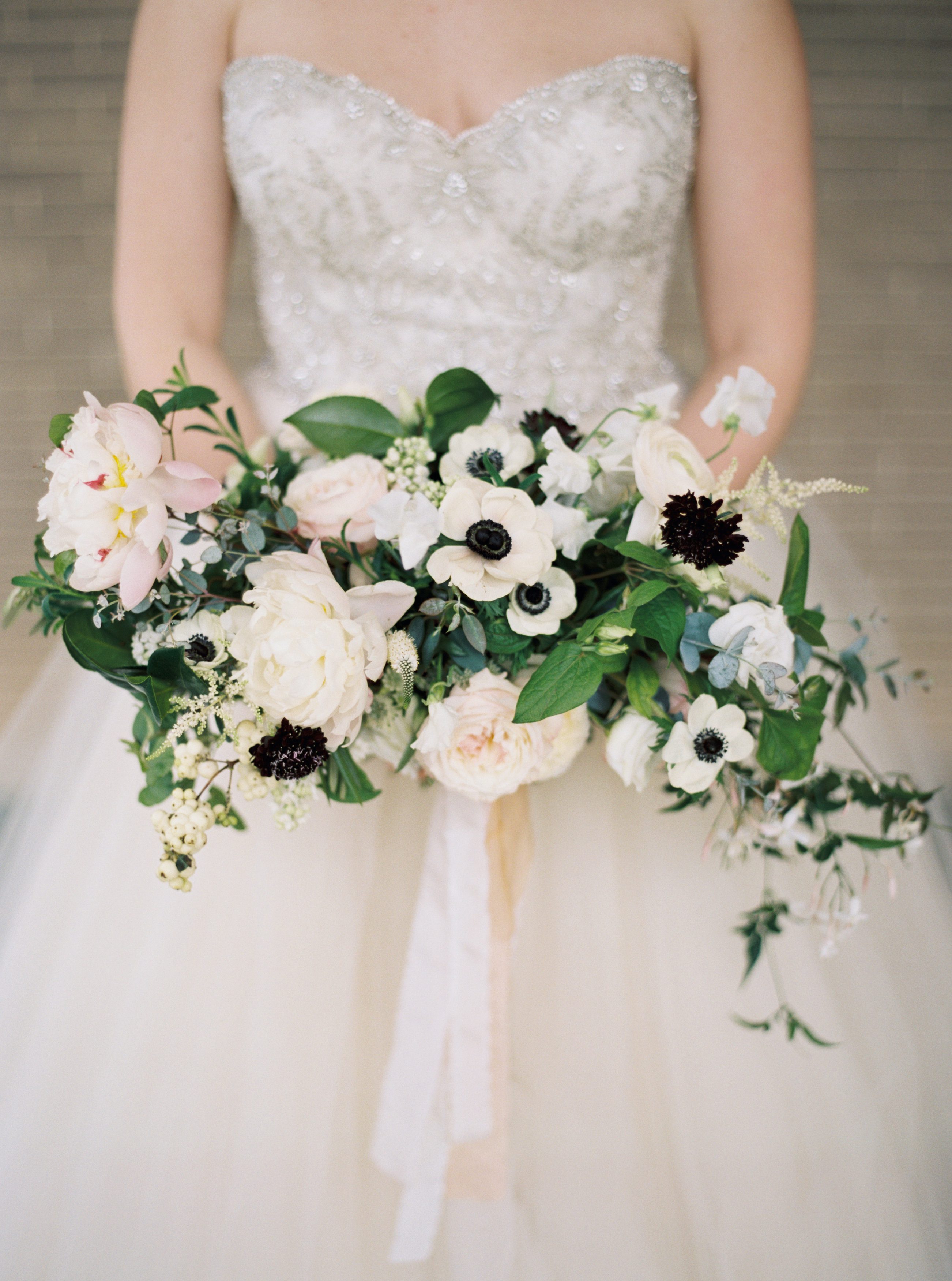 black-white-bridal-bouquet
