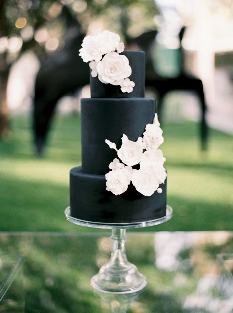 Black wedding cake with white sugar flowers at a Nasher Sculpture Center wedding